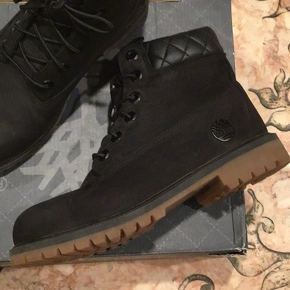 Timberland Juniors 6” Quilt Collar Black Nubuck With Tan/Black Bottoms Size 5.5 - Picture 3 of 14